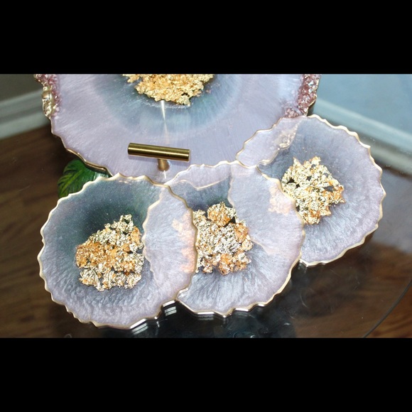 Handmade Blush Round Resin Tray With Handles And Coasters - Picture 3 of 8